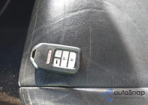 2017 Honda Pilot Touring z USA, uszkodzony, nr VIN 5FNYF6H94HB036908